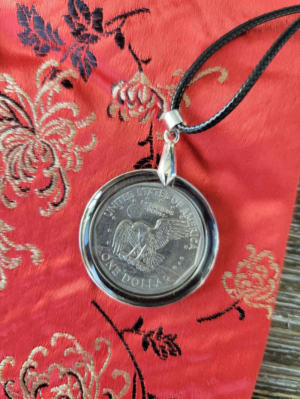 1979 US Susan B. Anthony Coin Pendant - Handcrafted Vintage Coin Resin Necklace - Picture 8 of 13